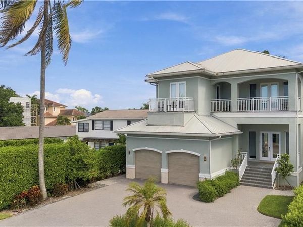 9242 Vanderbilt DR , NAPLES, FL 34108