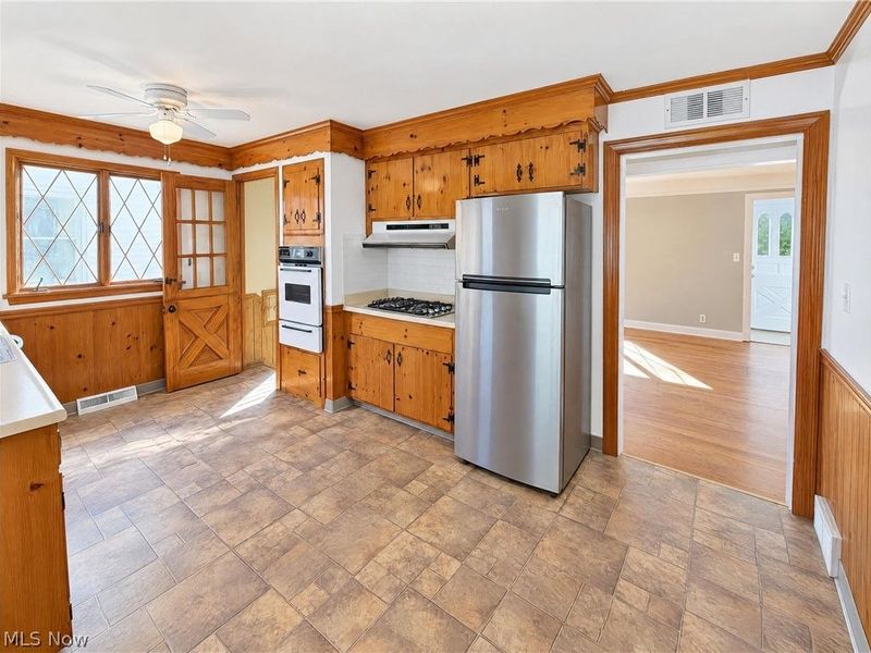 24601 Stephen Avenue, Euclid, OH 44123 Photo 2