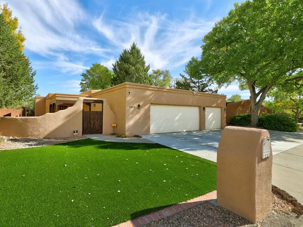 3219 El Toboso Drive NW, Albuquerque, NM 87104