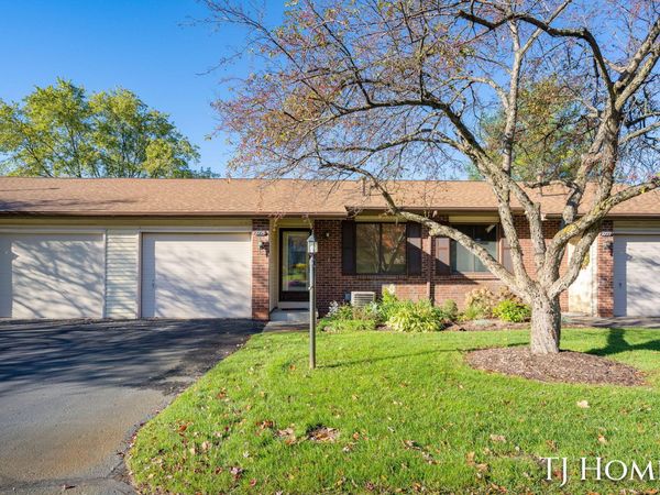 8775 Courtland Drive NE, Rockford, MI 49341
