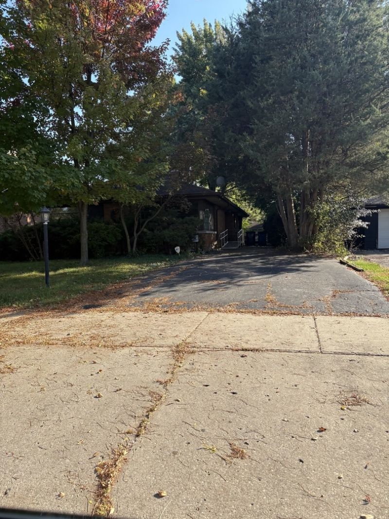 276 E Saint Charles Road E, Elmhurst, IL 60126 Main Photo