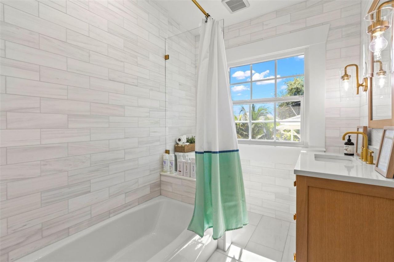 816 15th Avenue Ne, Saint Petersburg, FL 33704 Photo