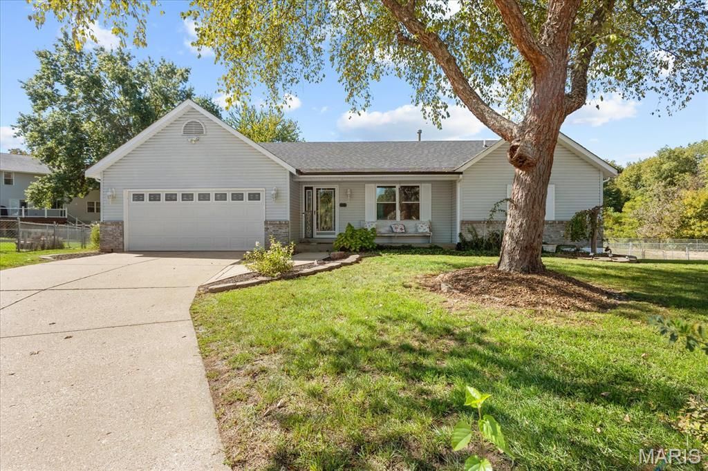 412 N Deer Tracks Trail, Saint Peters, MO 63376 Main Photo