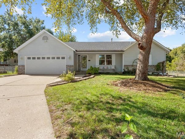 412 N Deer Tracks Trail, St Peters, MO 63376