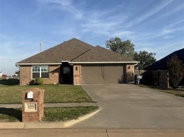 2146 SW 43rd St, Lawton, OK 73505