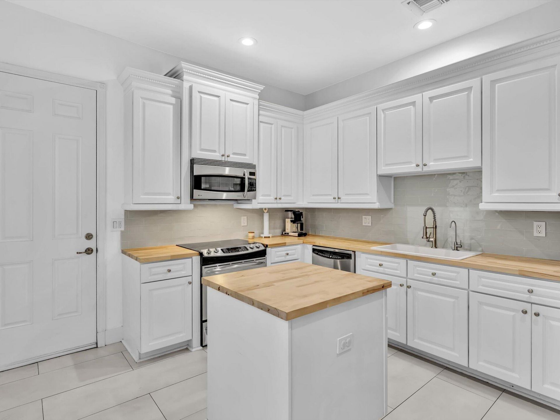 790 NW 83rd Lane, Boca Raton, FL 33487 Photo