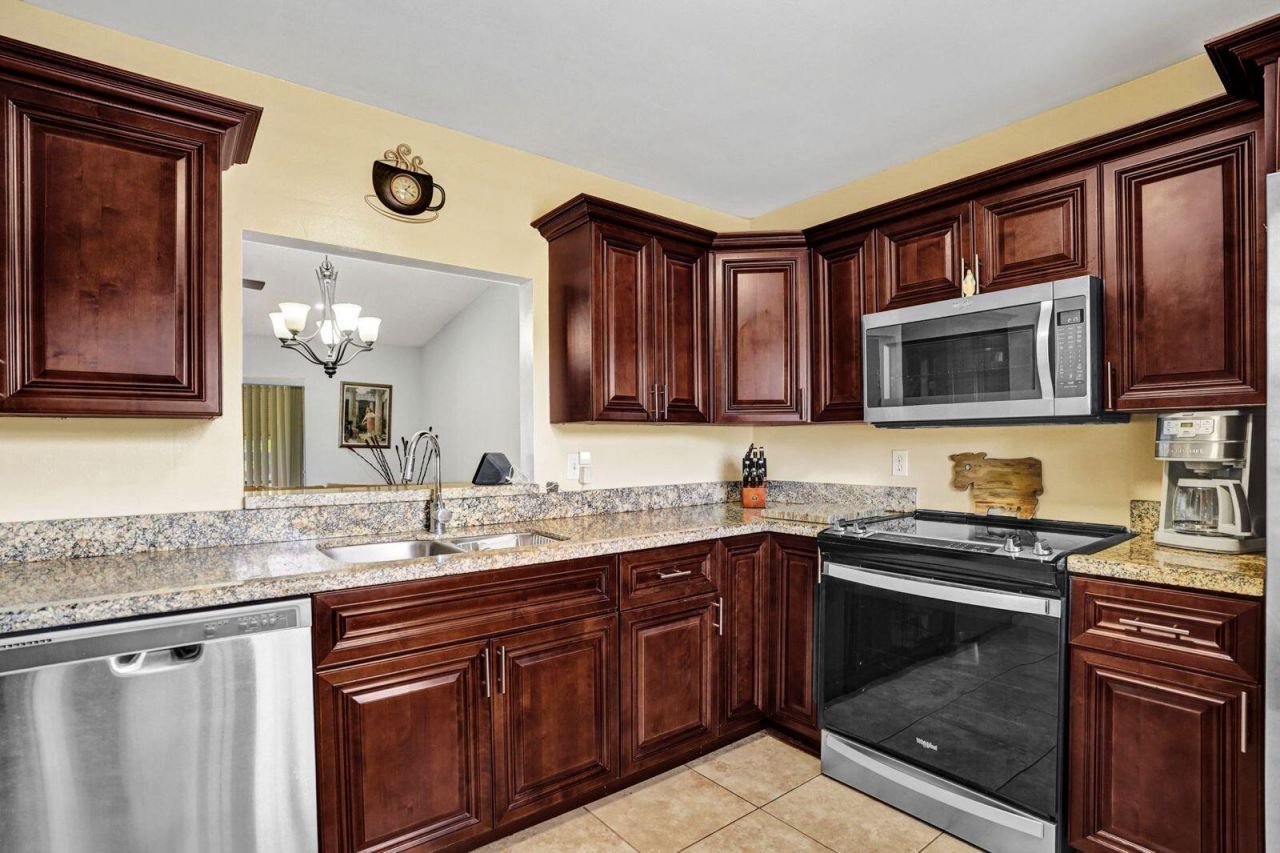 6120 Fairfield Circle, Greenacres, FL 33463 Photo