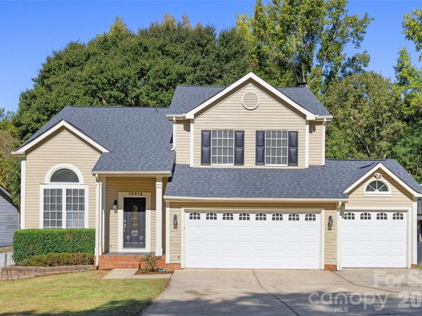 12416 Woodside Falls Road , Pineville, NC 28134