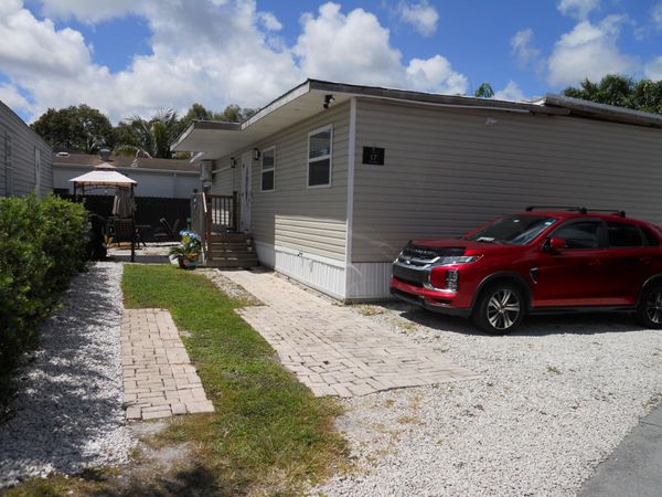 4633 SW 73rd Avenue, Unit 17, Davie, FL 33314
