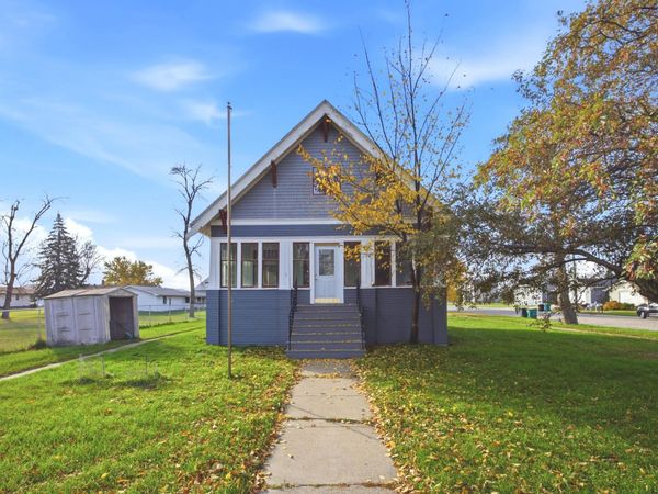 319 1st Avenue SW, Hillsboro, ND 58045