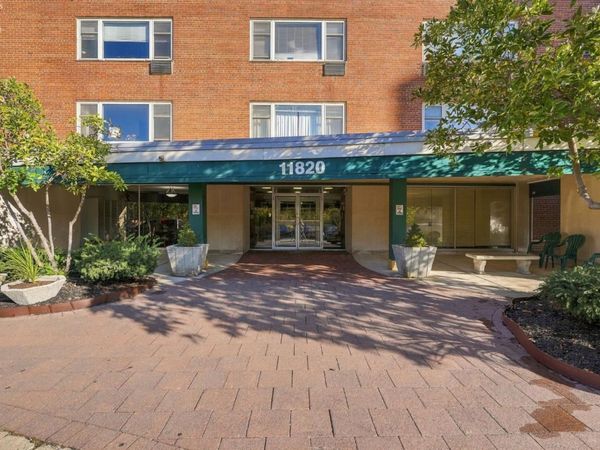11820 Edgewater Dr, Unit 513, Lakewood, OH 44107