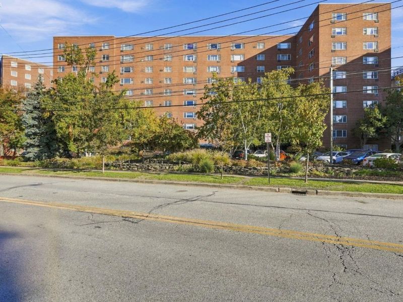 11820 Edgewater Dr, Unit 513, Lakewood, OH 44107 Photo 3