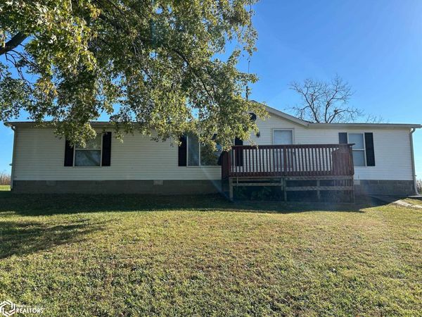 801 NE Oak Street, Leon, IA 50144