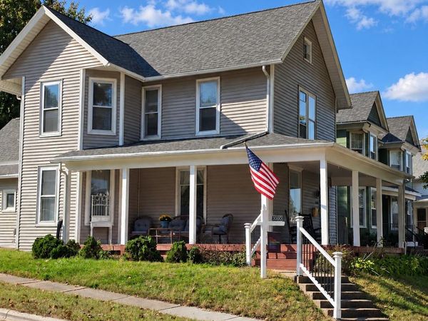 1000 IOWA, Muscatine, IA 52761