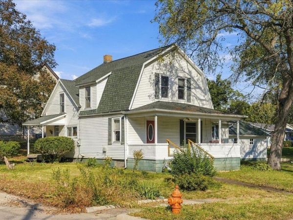 249 W Graham, DIXON, IL 61021