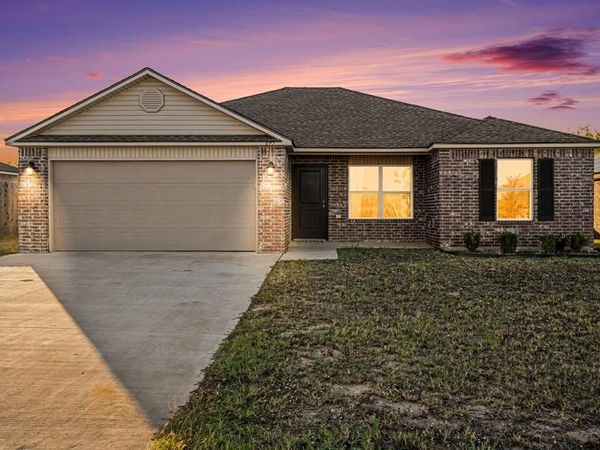 695 Foxtail Drive, Newcastle, OK 73065