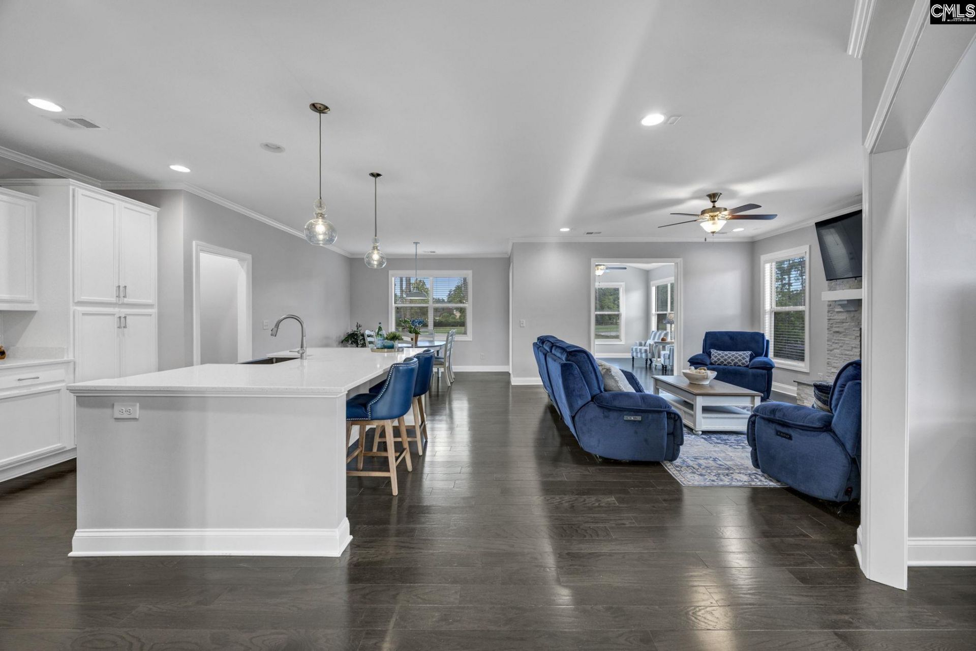 426 Club View Drive  Photo 4