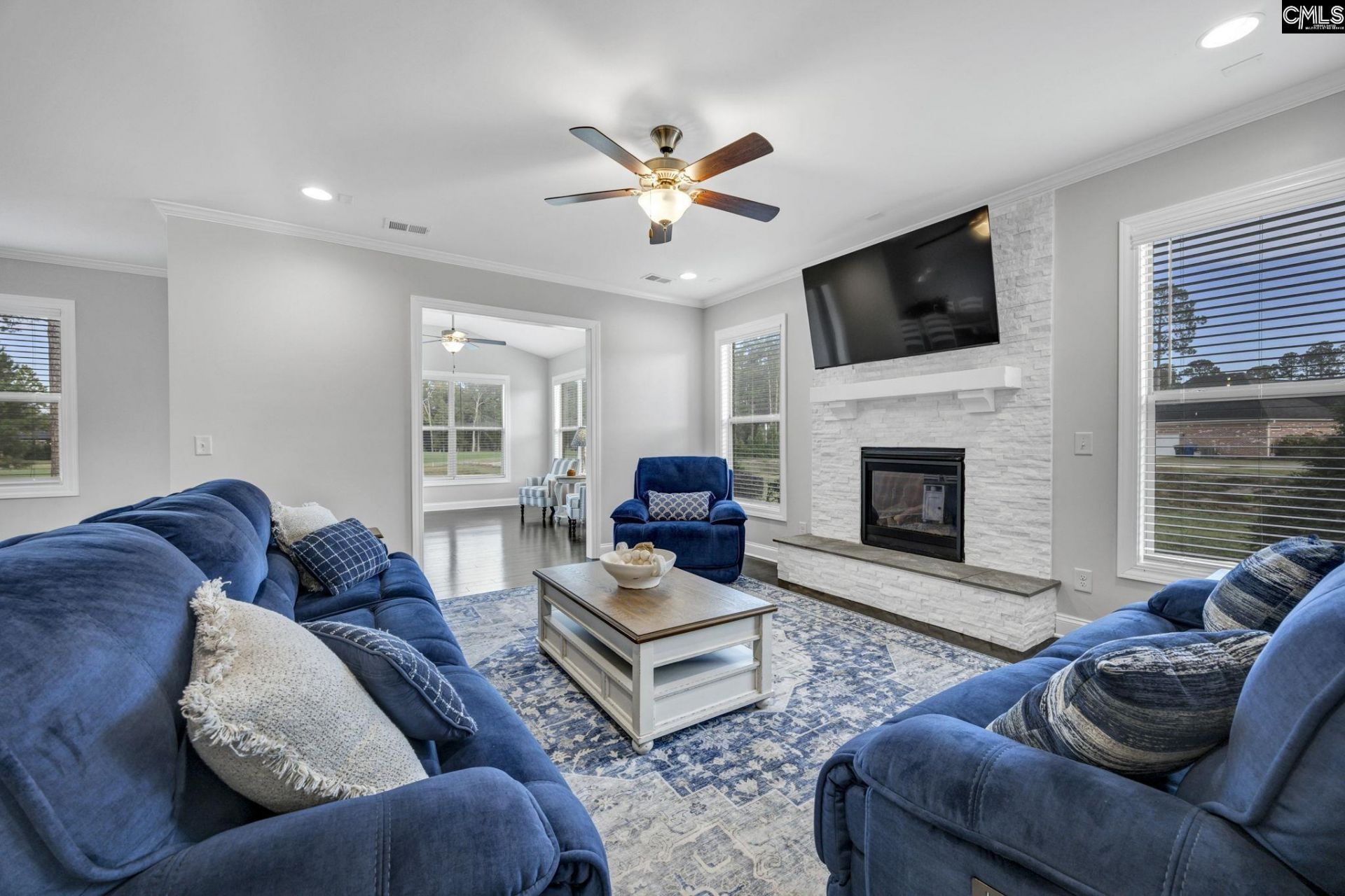 426 Club View Drive  Photo 7