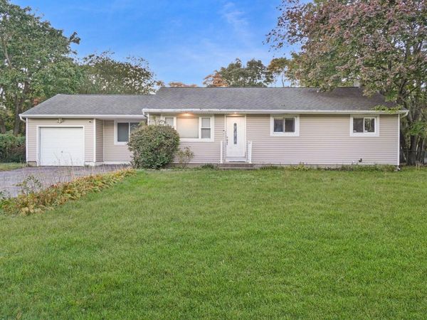 1596 E Forks Road , Bay Shore, NY 11706