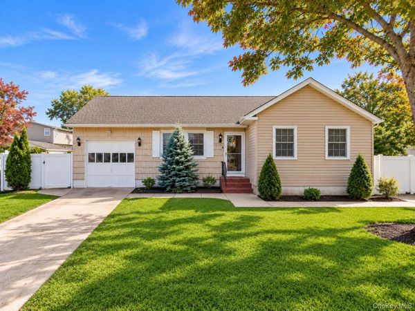 1523 2nd Street , West Babylon, NY 11704