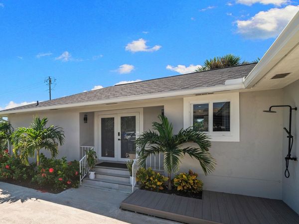 657 Cardium St, Sanibel, FL 33957