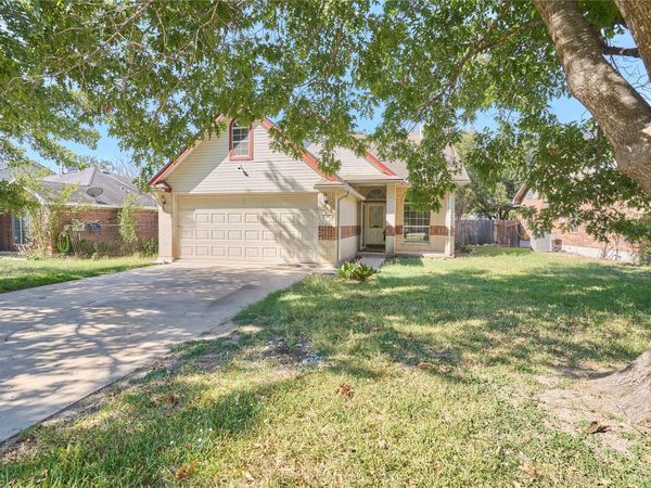 2307 Davis ST , Taylor, TX 76574