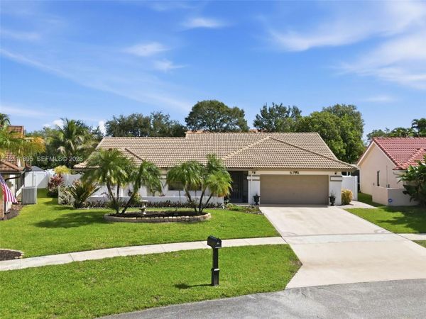 5792 Sun Pointe Cir , Boynton Beach, FL 33437