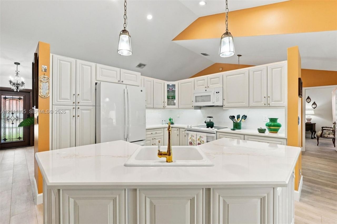 5792 Sun Pointe Cir , Boynton Beach, FL 33437 Photo