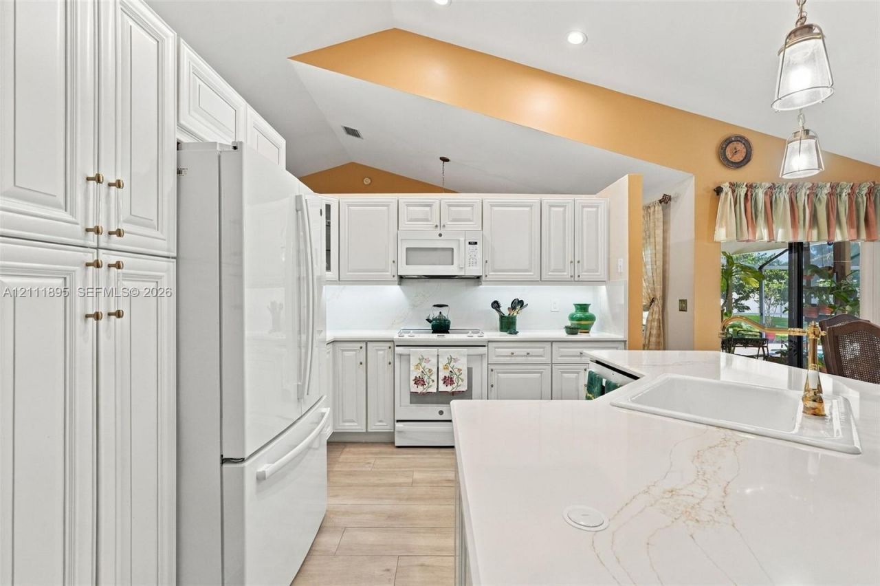 5792 Sun Pointe Cir , Boynton Beach, FL 33437 Photo