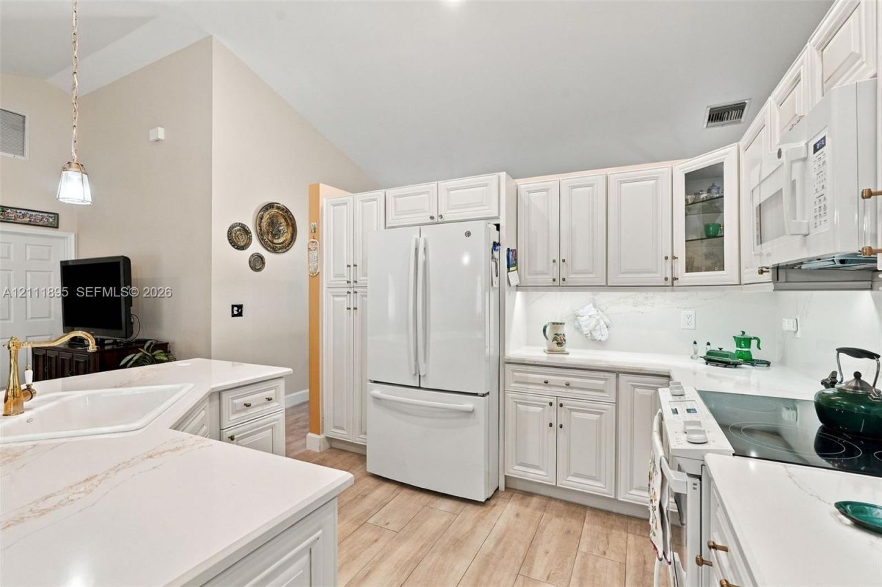 5792 Sun Pointe Cir , Boynton Beach, FL 33437 Photo