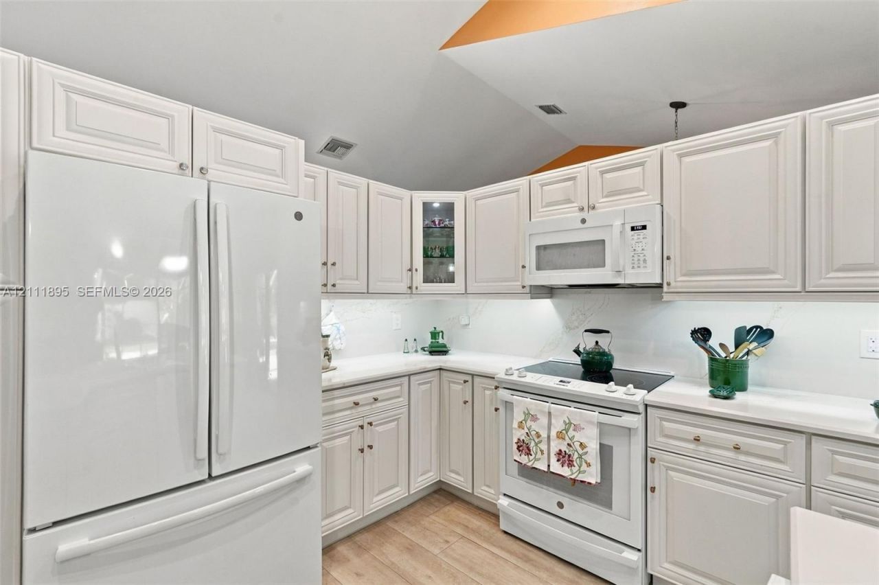 5792 Sun Pointe Cir , Boynton Beach, FL 33437 Photo