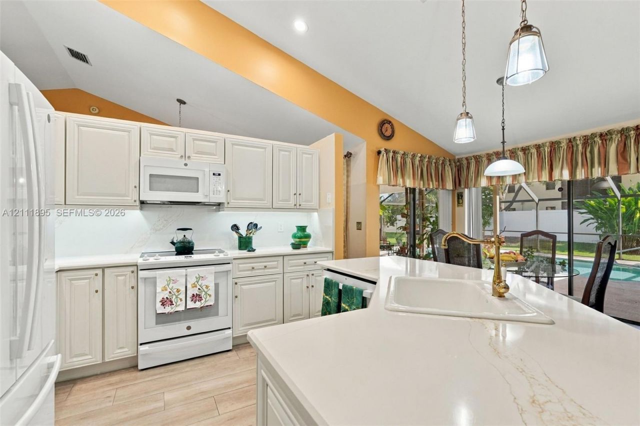 5792 Sun Pointe Cir , Boynton Beach, FL 33437 Photo