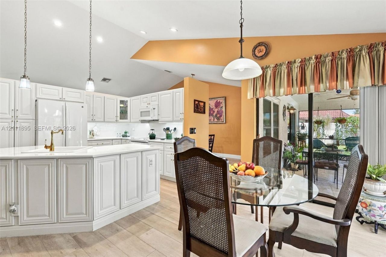5792 Sun Pointe Cir , Boynton Beach, FL 33437 Photo