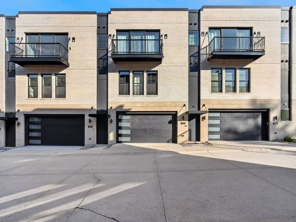 938 12th Street, Des Moines, IA 50309