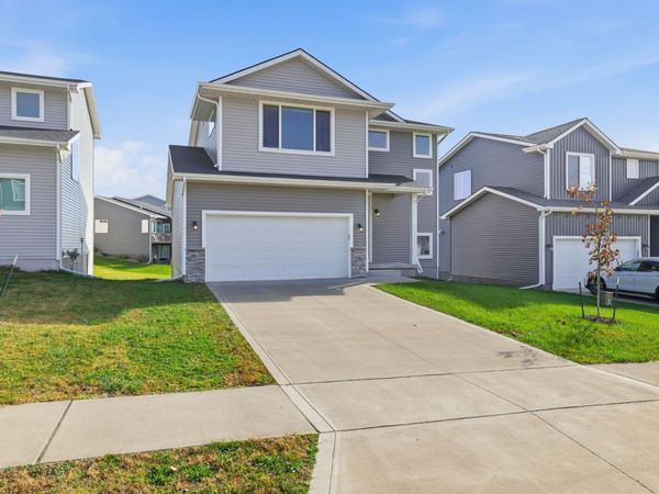 4711 167th Street , Urbandale, IA 50323