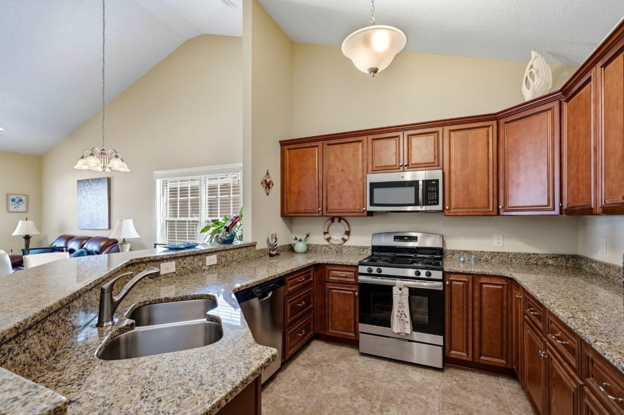 121 Orleans Ct. Photo 10
