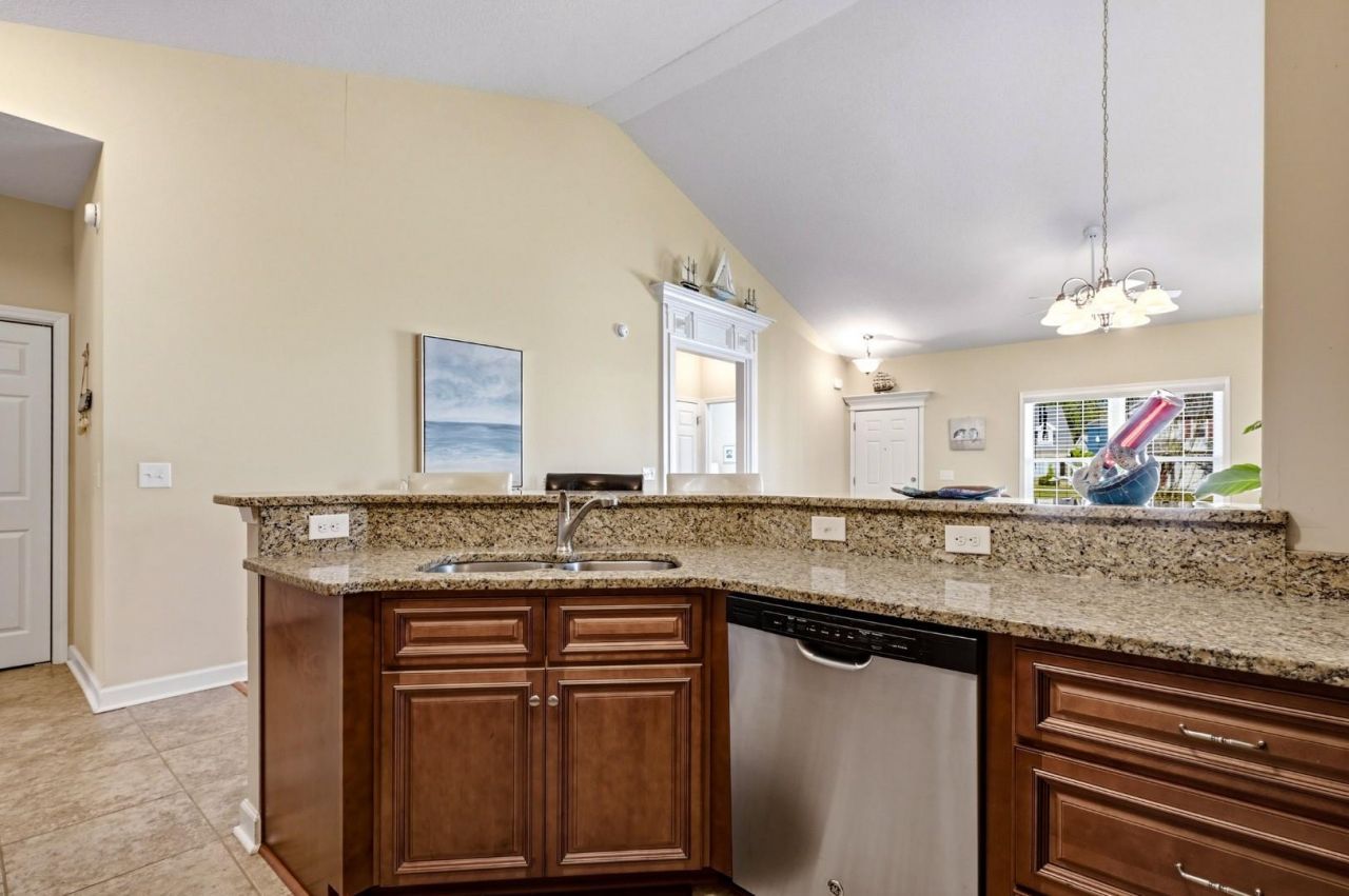 121 Orleans Ct. Photo 11