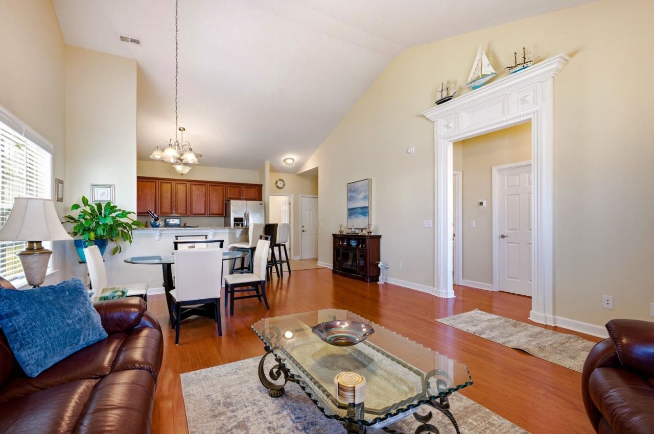 121 Orleans Ct. Photo 5