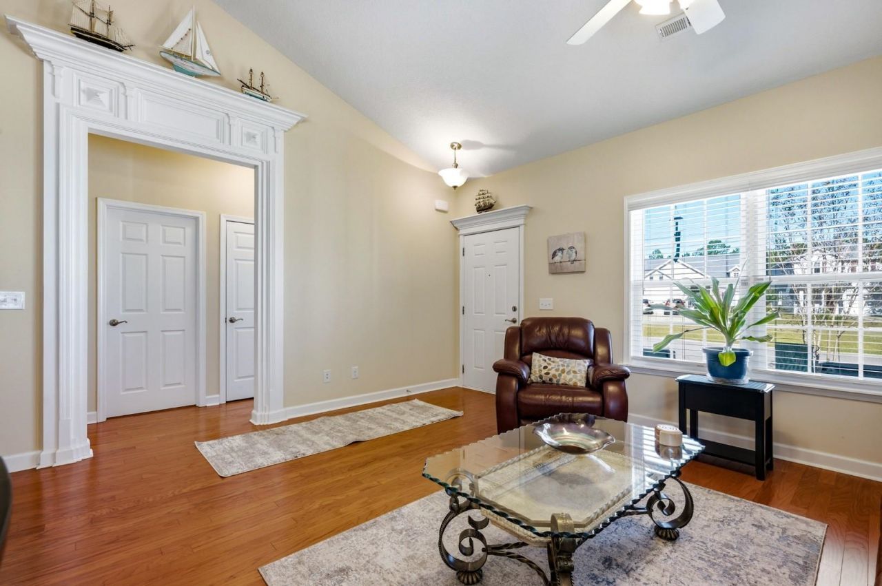 121 Orleans Ct. Photo 6