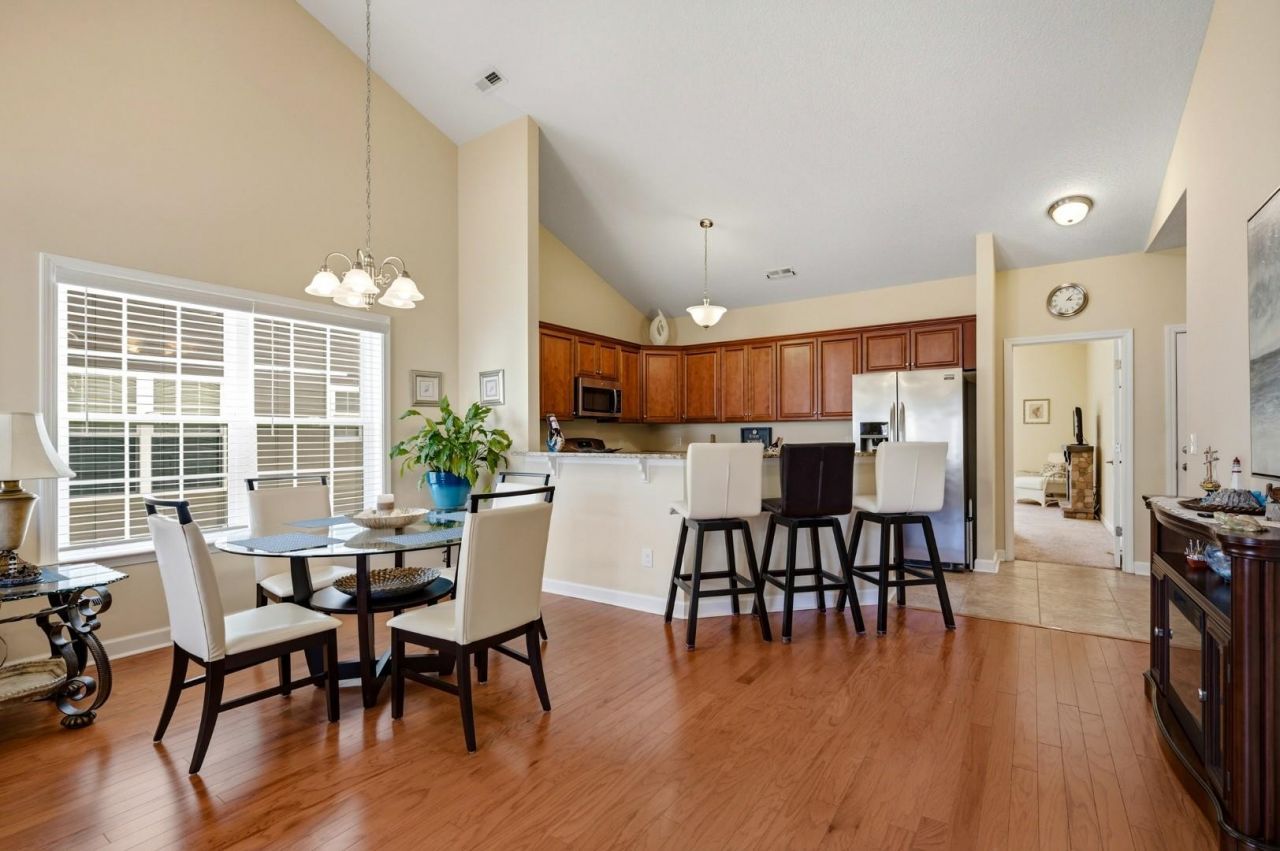 121 Orleans Ct. Photo 7