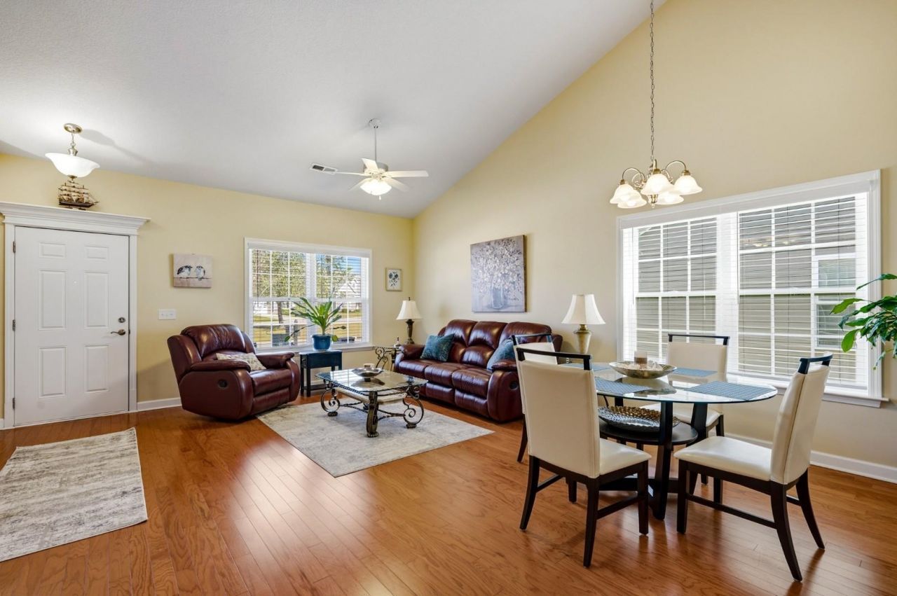 121 Orleans Ct. Photo 8