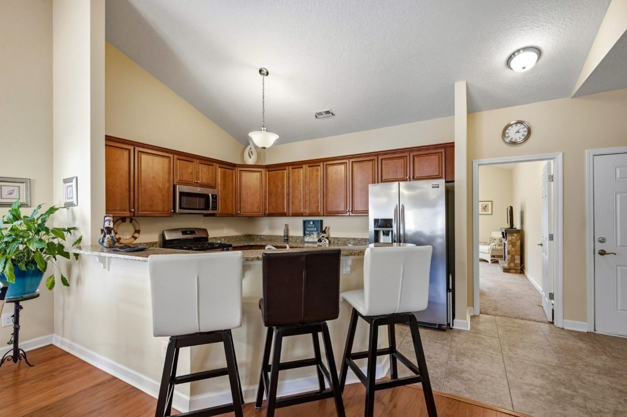 121 Orleans Ct. Photo 9