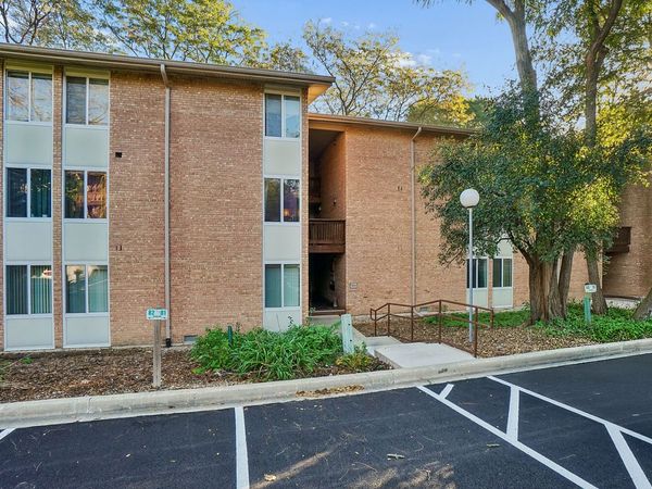 5813 Oakwood Drive , Unit D, Lisle, IL 60532
