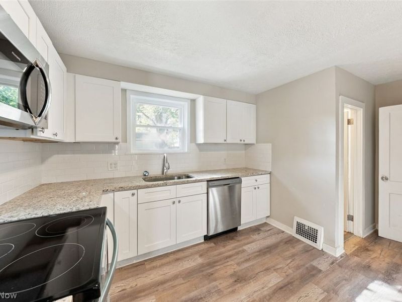 3623 Siam Avenue, Cleveland, OH 44113 Photo 15
