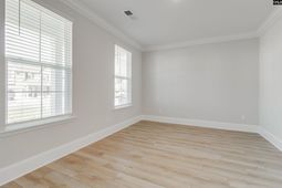 516 Dutton Way photo 4