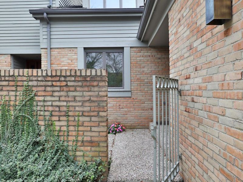 6466 Strathaven Court E, Unit 3D, Worthington, OH 43085 Photo 3