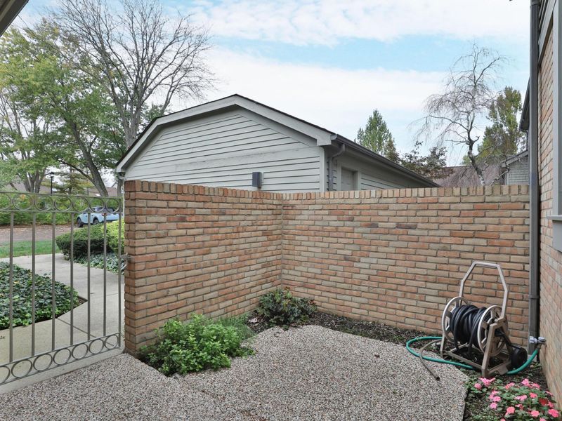 6466 Strathaven Court E, Unit 3D, Worthington, OH 43085 Photo 4