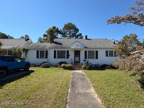 205 Rollins Avenue , Hamlet, NC 28345