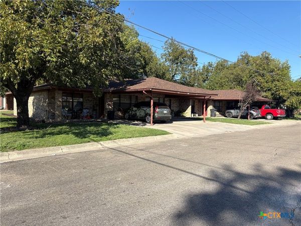 306 S Walnut Street , Lampasas, TX 76550