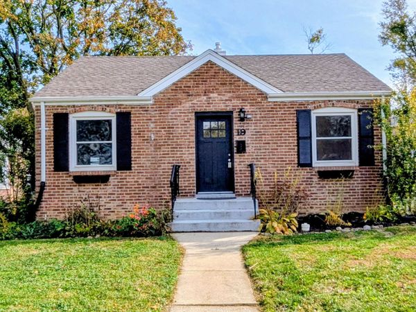 19 Willow Place, Hobart, IN 46342